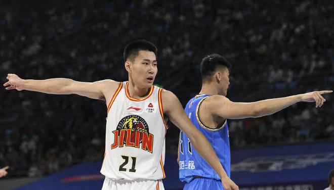 曝吴昌泽重返辽宁丛明晨退役，辽宁锋线老将退潮，年轻球员待崛起