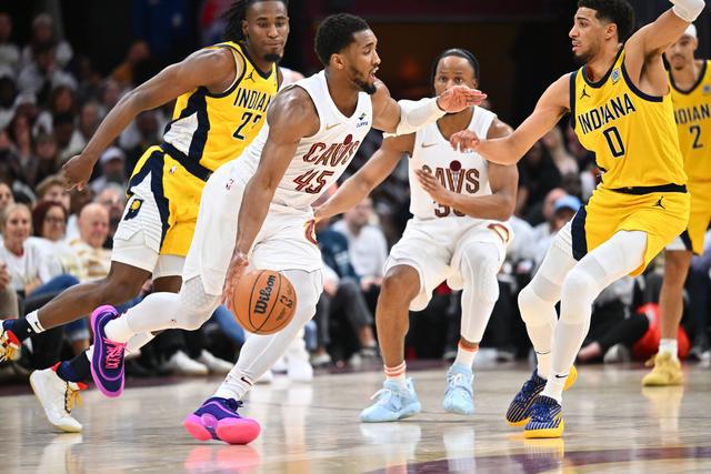 NBA 季后赛分区半决赛首轮客队全赢，形势微妙，豪强能否逆转？