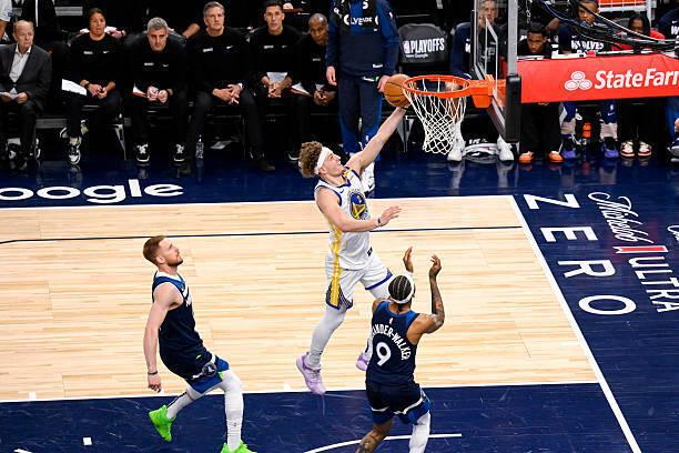 NBA 季后赛森林狼胜勇士扳平比分，波杰姆斯基表现欠佳