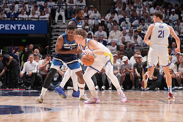 NBA 季后赛森林狼胜勇士扳平比分，波杰姆斯基表现欠佳