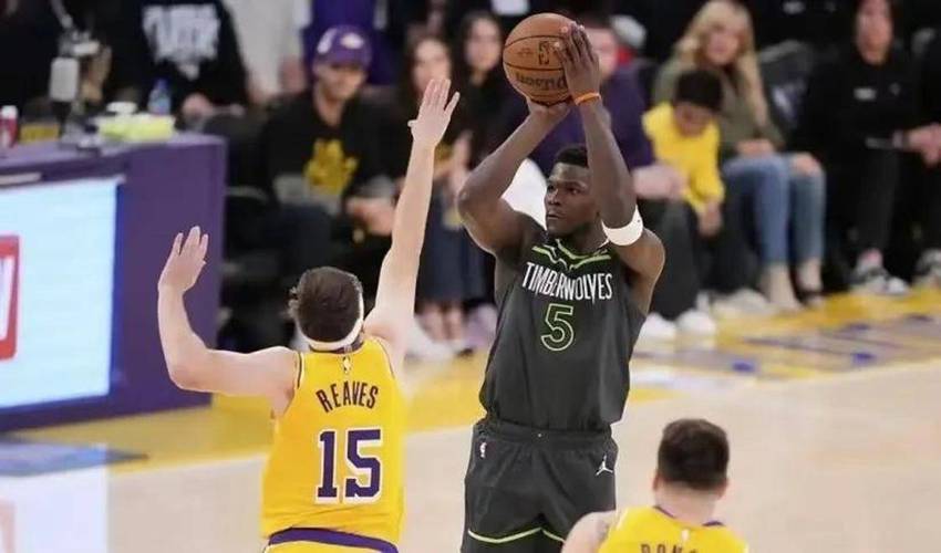NBA西部半决赛G2：勇士惨败森林狼，摩西·穆迪彻底迷失暴露短板