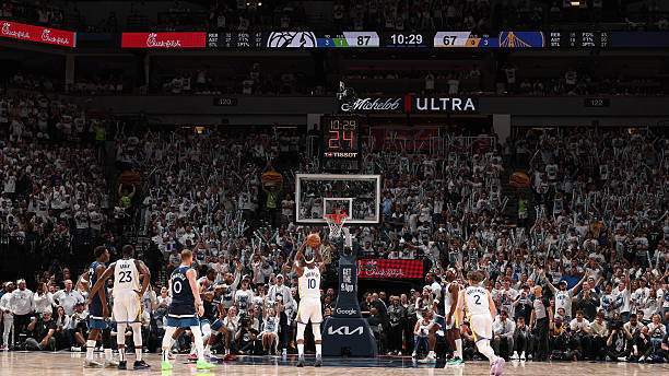 NBA 季后赛森林狼胜勇士扳平比分，吉米-巴特勒表现欠佳