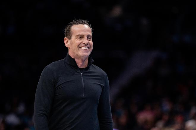 肯尼 - 阿特金森执教挫折铸就2024 - 25赛季NBA最佳教练荣耀