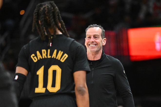 肯尼 - 阿特金森执教挫折铸就2024 - 25赛季NBA最佳教练荣耀