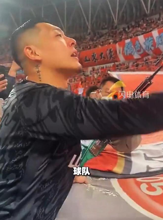 崔康熙言行失控引争议，泰山队赛前训练因降雨调整