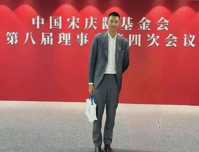 好久不见易建联慢慢复出，自丑闻后首次公开露面引关注
