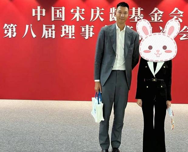 好久不见易建联慢慢复出，自丑闻后首次公开露面引关注