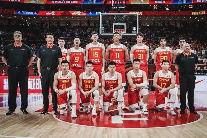 好久不见易建联慢慢复出，自丑闻后首次公开露面引关注