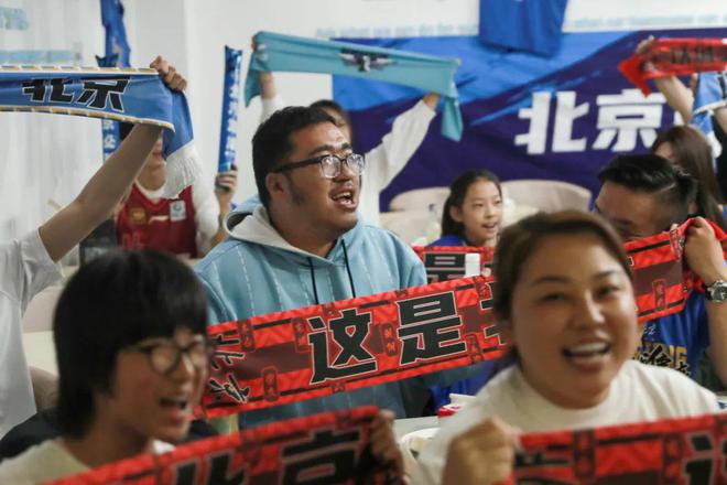 杭州与北京虽远，但挡不住球迷热情！首钢篮球俱乐部组织观赛活动