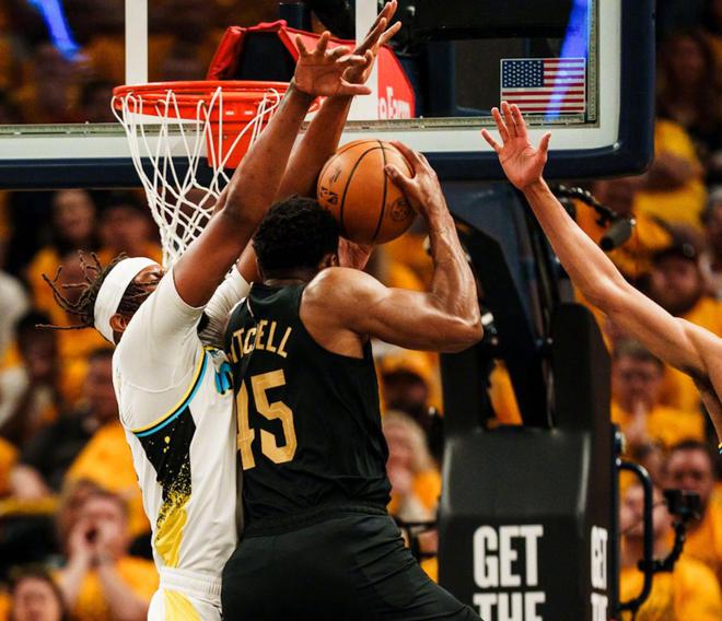 5月10日NBA季后赛东部半决赛第三回合 骑士大胜步行者扳回一城