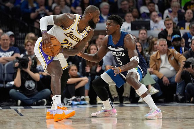 5月10日森林狼季后赛爱德华兹伤退后强硬复出，NBA官方晒对比