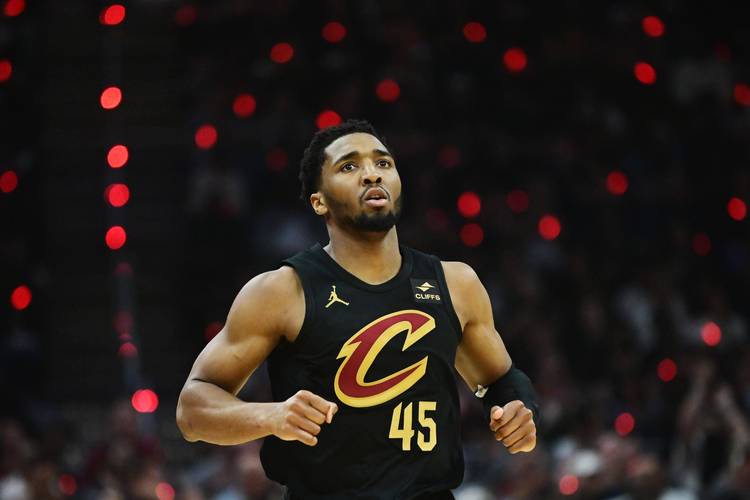 5月10日NBA季后赛次轮：骑士扳回一城，米切尔43+9+5成关键