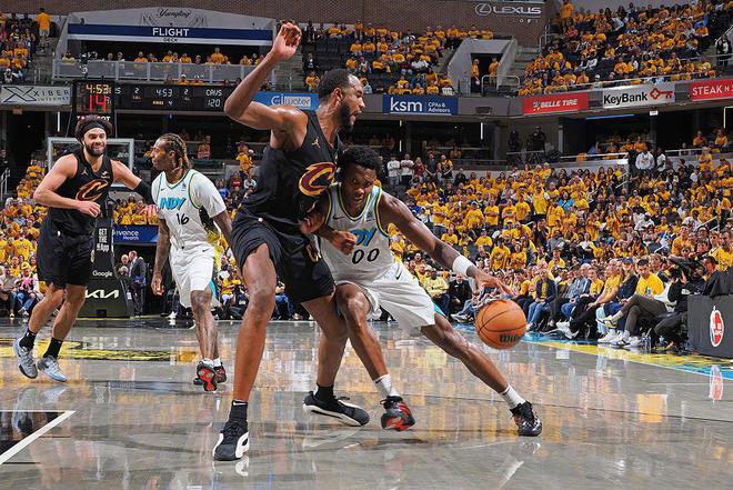 NBA季后赛半决赛骑士VS步行者G3：伤愈复出，激烈厮杀全回顾