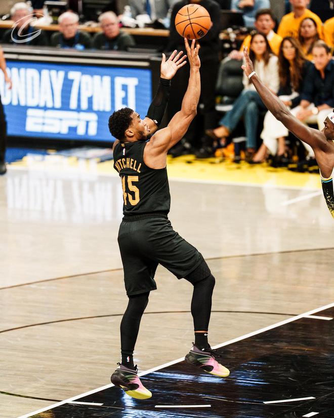 NBA季后赛半决赛骑士VS步行者G3：伤愈复出，激烈厮杀全回顾