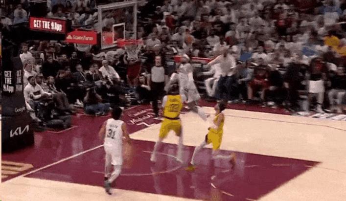 NBA东部半决赛G3：骑士强势反弹扳平总比分，马克斯-斯特鲁斯大放异彩