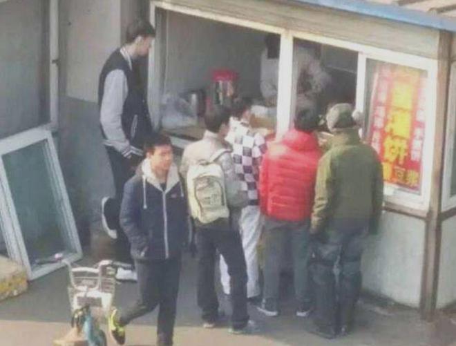 周琦再谈鸡蛋灌饼梗，曾因买饼被批不职业如今已适应