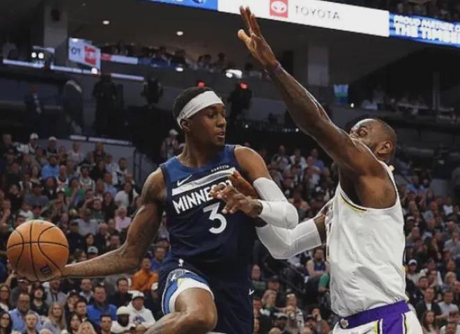 NBA 季后赛湖人出局，阵容调整待解，詹姆斯伤病成焦点