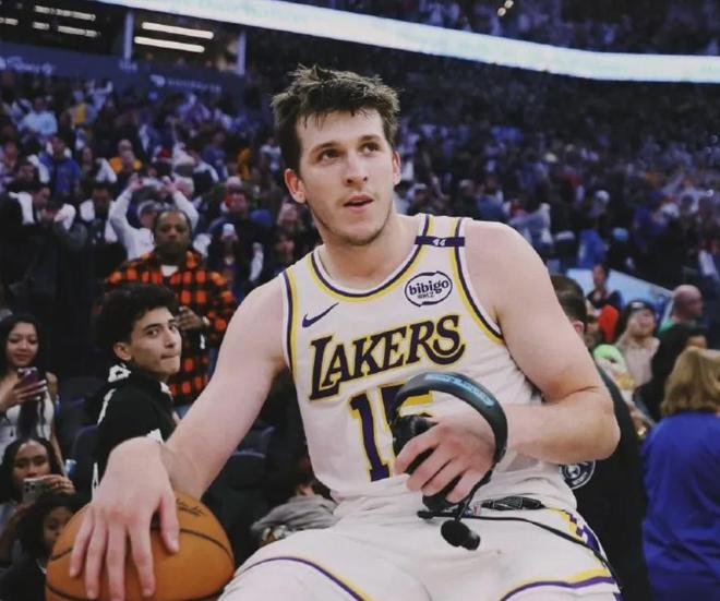 NBA 季后赛湖人出局，阵容调整待解，詹姆斯伤病成焦点