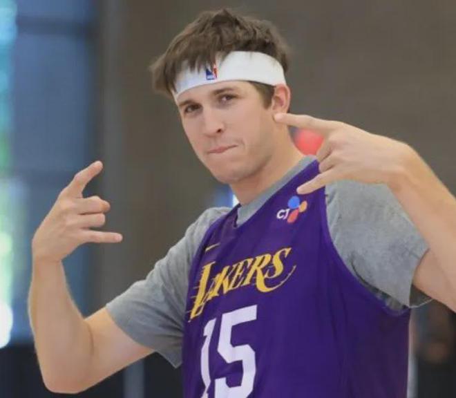 NBA 季后赛湖人出局，阵容调整待解，詹姆斯伤病成焦点