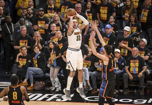 NBA 季后赛掘金主场 1 加时险胜雷霆 2-1 领先，比赛过程扣人心弦