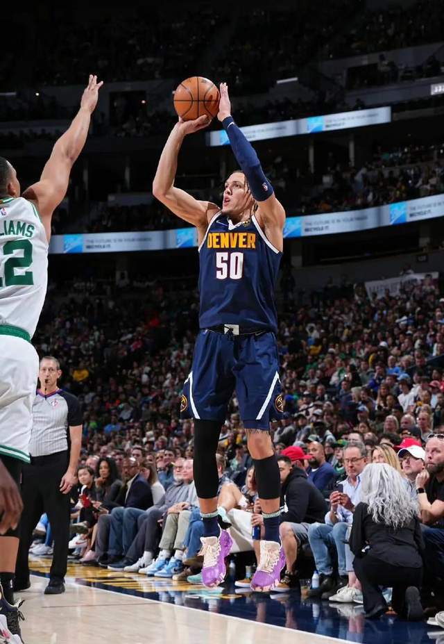 NBA 季后赛掘金主场 1 加时险胜雷霆 2-1 领先，比赛过程扣人心弦