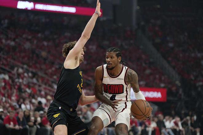 5月初NBA季后赛激战正酣，火箭休赛期需针对性补强
