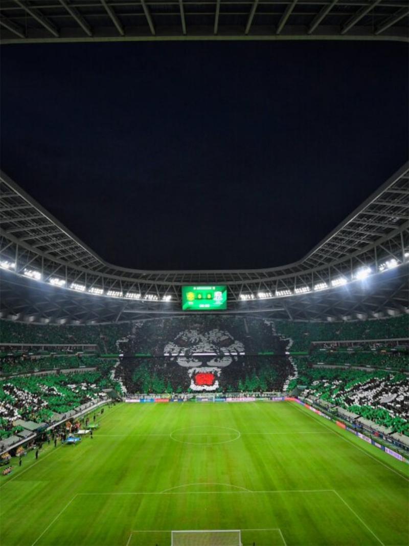 5月10日北京国安主场迎战深圳新鹏城，塞蒂恩赛前炮轰训练场地