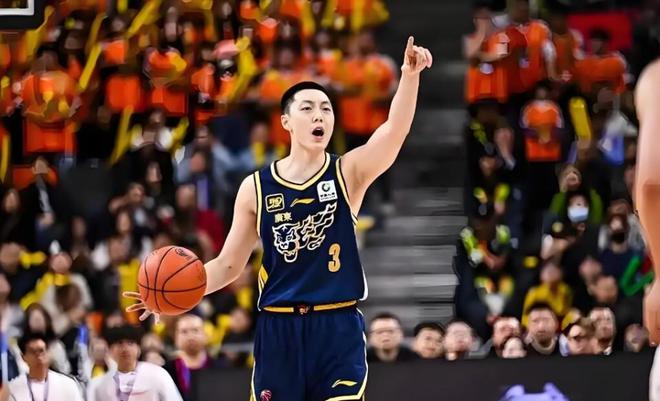 5月10日CBA总决赛阶段，广东队赛季完结，胡明轩积极训练获赞