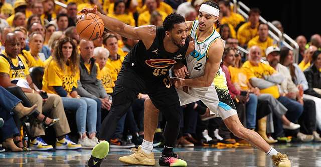 NBA 季后赛雷霆 1-2 落后掘金，两场最后时刻领先三分却输球回顾