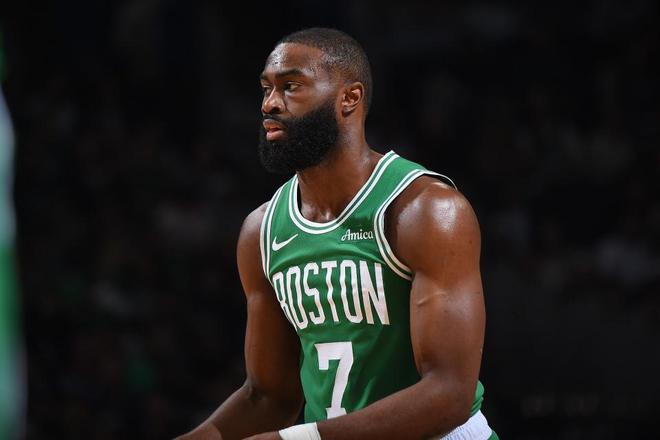 NBA 季后赛东部半决赛 G3：凯尔特人轻取尼克斯扳平总比分