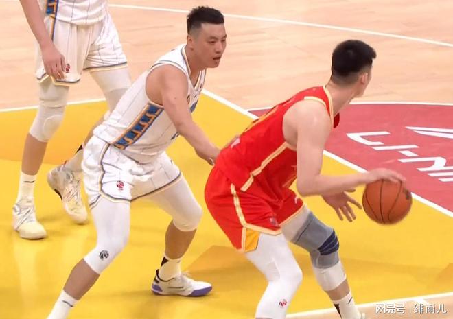CBA总决赛激战正酣，胡金秋崛起或成广东男篮内线救星？