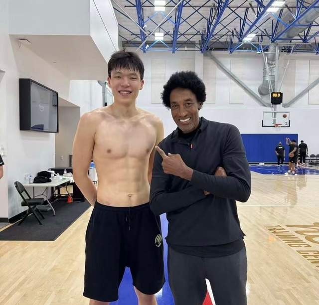 19岁杨瀚森美国备战NBA选秀，特训刻苦盼提升投篮增选秀前景