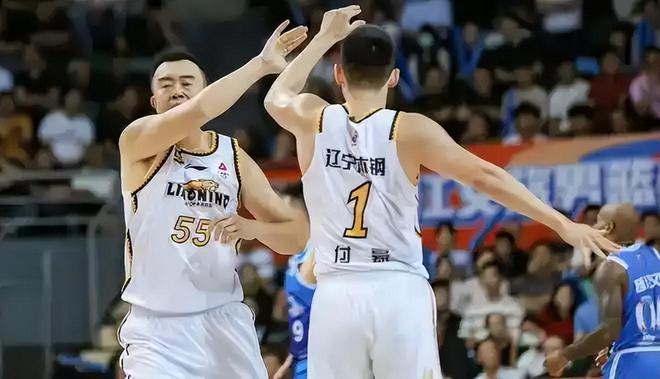 辽篮启程杭州客场之旅，韩德君伤愈归来备战广厦男篮