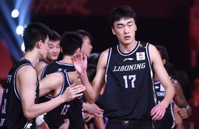 辽篮启程杭州客场之旅，韩德君伤愈归来备战广厦男篮