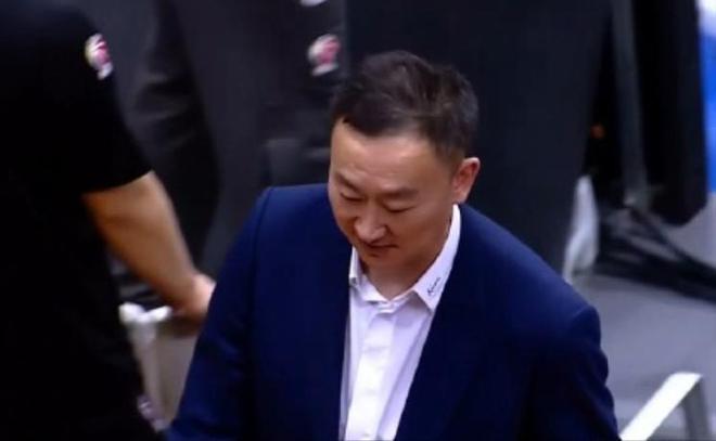 2024-2025赛季CBA季后赛裁判争议不断 CBA公司出手引进4名外籍裁判