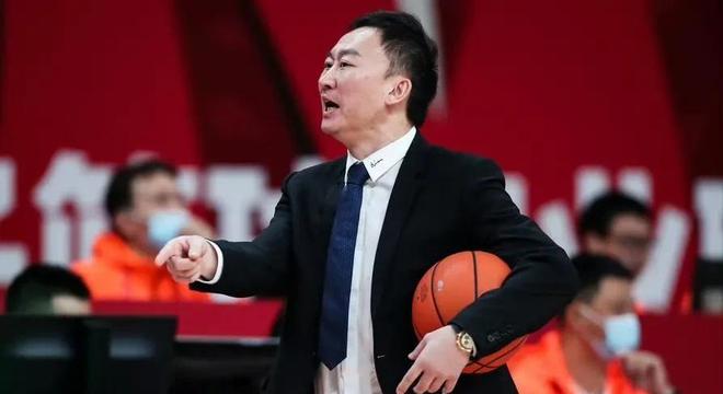 2024-2025赛季CBA季后赛裁判争议不断 CBA公司出手引进4名外籍裁判