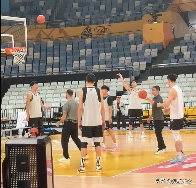 CBA半决赛辽宁男篮客场挑战广厦男篮，杨鸣回应热议话题并展望比赛