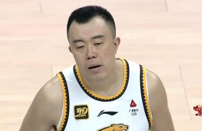 CBA半决赛最新动态：周琦恢复训练，韩德君复出，胡金秋伤病无碍