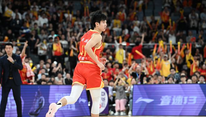 广厦男篮大将赵嘉仁颅内骨折赛季报销 孙铭徽坦言伤病困扰球队多年