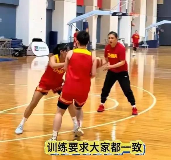 宫鲁鸣提出女篮新要求：爱国第一，万次投篮计划重塑团队精神