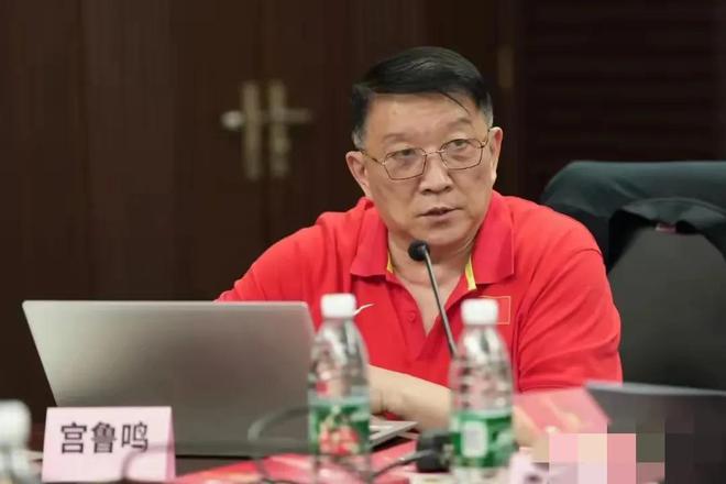 宫鲁鸣提出女篮新要求：爱国第一，万次投篮计划重塑团队精神