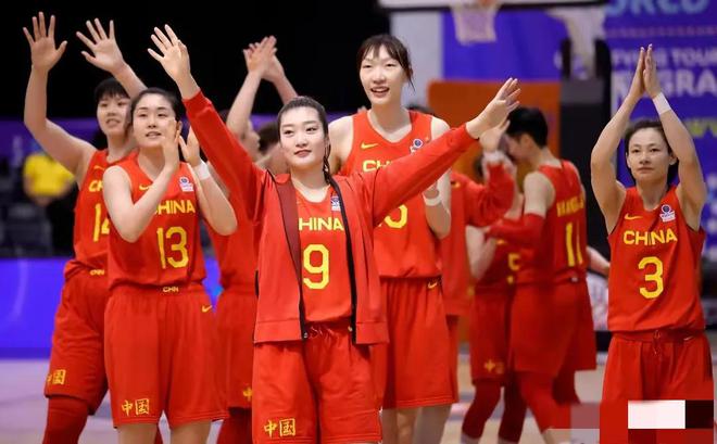 宫鲁鸣提出女篮新要求：爱国第一，万次投篮计划重塑团队精神