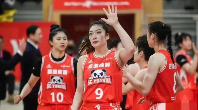 宫鲁鸣提出女篮新要求：爱国第一，万次投篮计划重塑团队精神