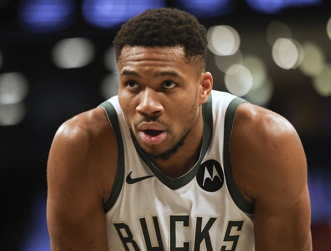 NBA季后赛：雄鹿队主场大胜步行者队，关键内线攻防扭转战局