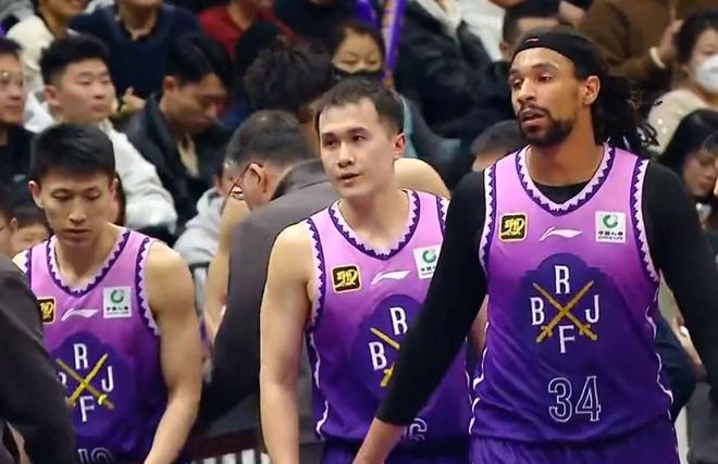 北控男篮赛季总结：闵鹿蕾因健康离任，格兰合同到期，球队寻找新主帅