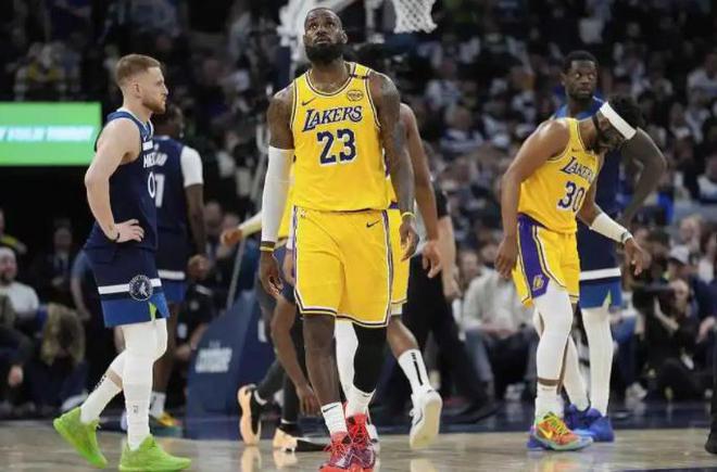 NBA季后赛湖人vs森林狼G3：詹姆斯爆发助湖人逆转 系列赛悬念再起