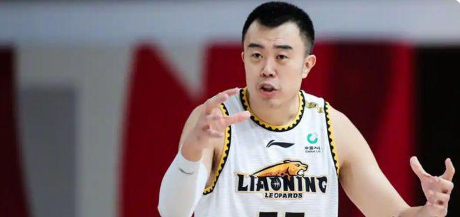 辽宁男篮韩德君伤情未明，半决赛对阵广厦内线压力大