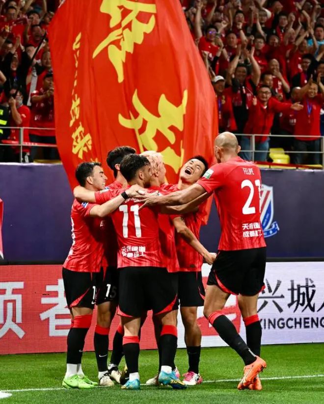 成都蓉城客场2-1胜长春亚泰，韦世豪一传一射助球队延续7场不败纪录