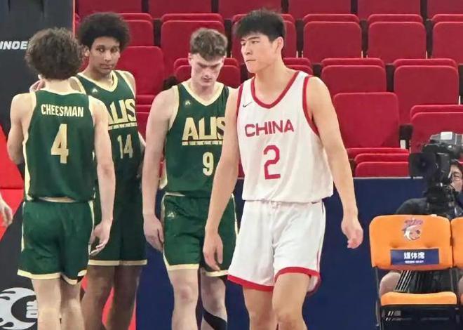 CBA季后赛广东队出局后杜锋观战U19 混血朱正领衔U19国青名单