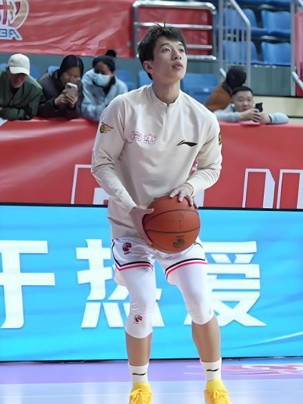 CBA季后赛广东队出局后杜锋观战U19 混血朱正领衔U19国青名单